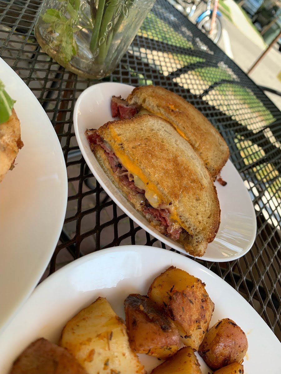 Harborview Market-10